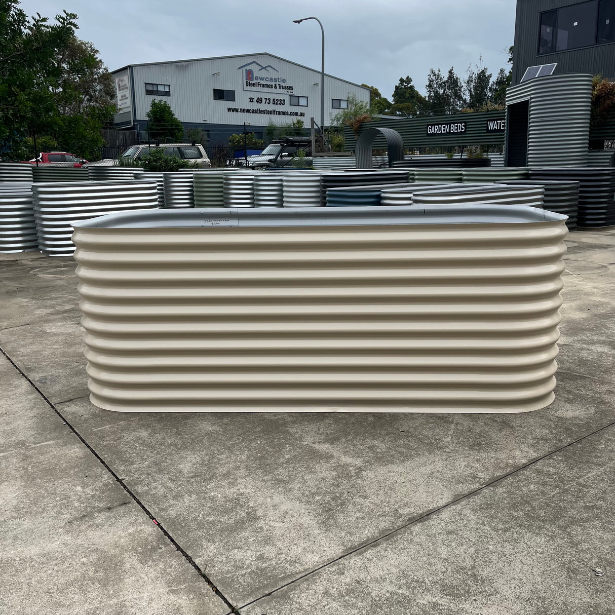 2200 x 1000 x 810 Modline Garden Bed