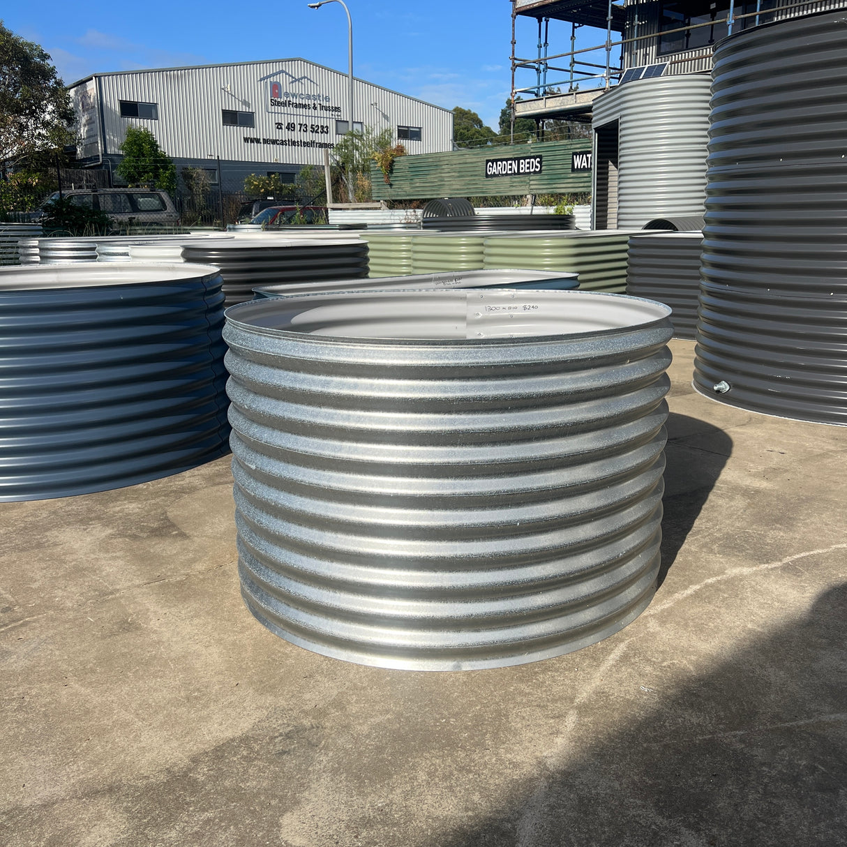 1300 x 810 Round Garden Bed
