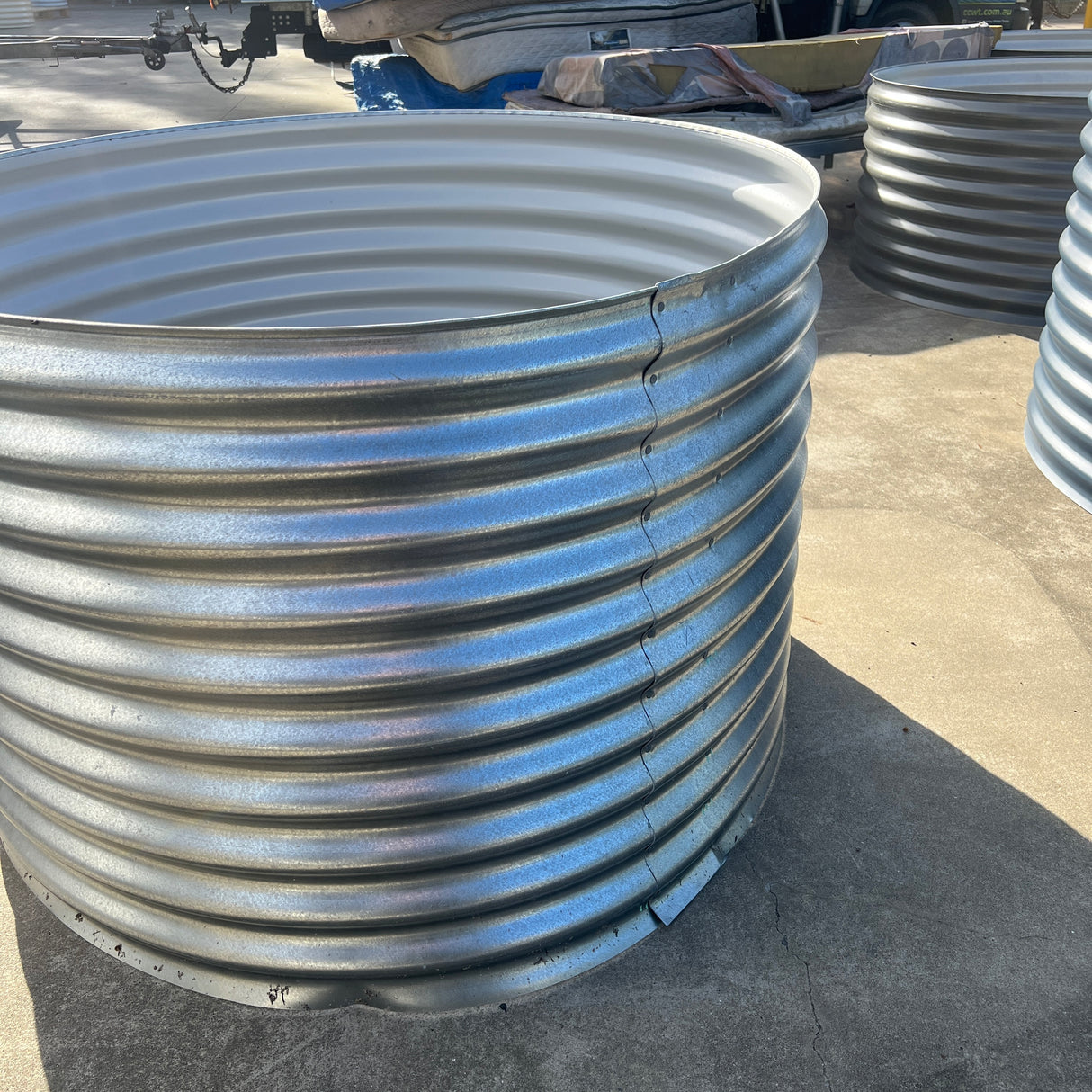 1300 x 810 Round Garden Bed