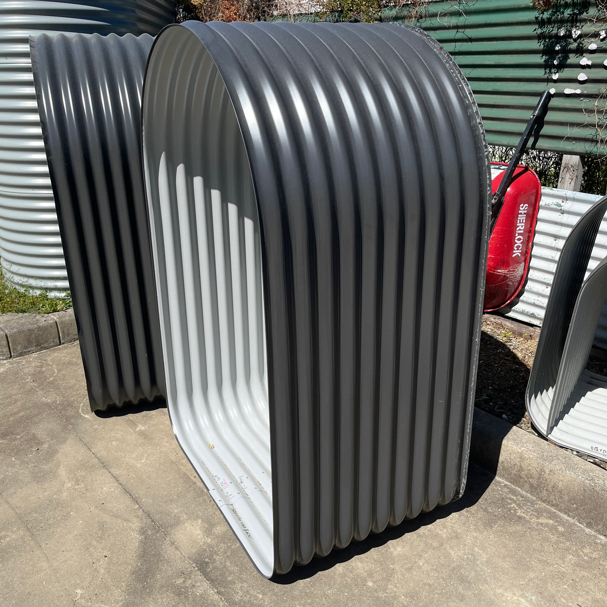 1800 x 1150 x 810 Wood Hutch