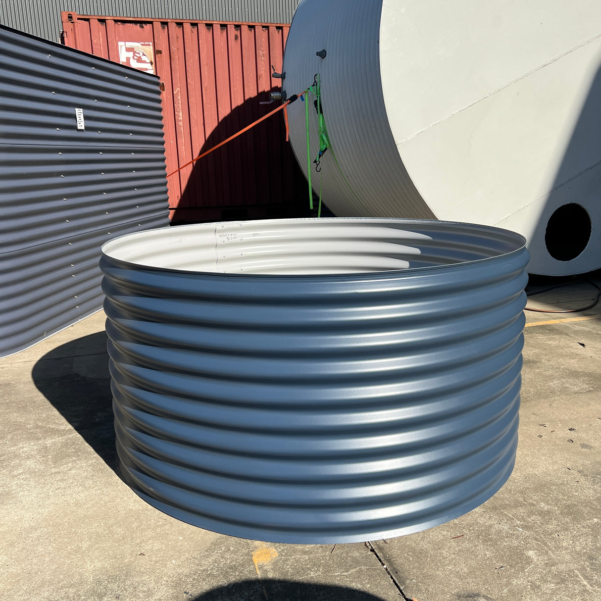 1550 x 810 Round Garden Bed